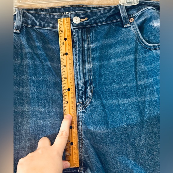 American Eagle High-Waisted Mom Jeans – Raw Hem – Size 18 Regular - Picture 2 of 7